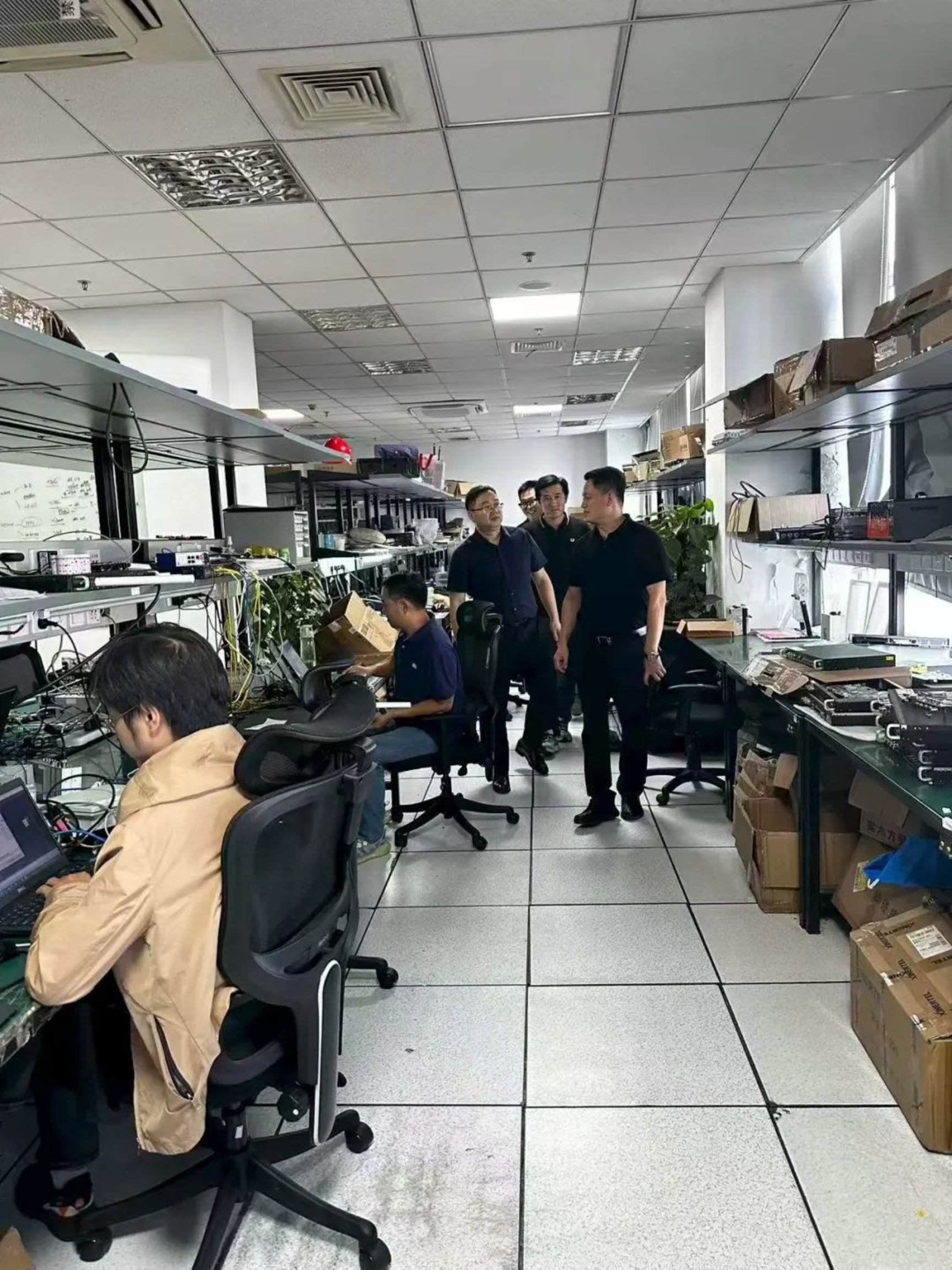 深化合作促發展 校領導赴上?？疾旄咝Ｅc企業網絡信息技術研發新動態
