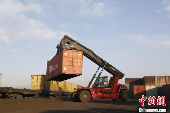 新疆開行首趟喀什至阿拉木圖點對點班列，助力區域經貿發展